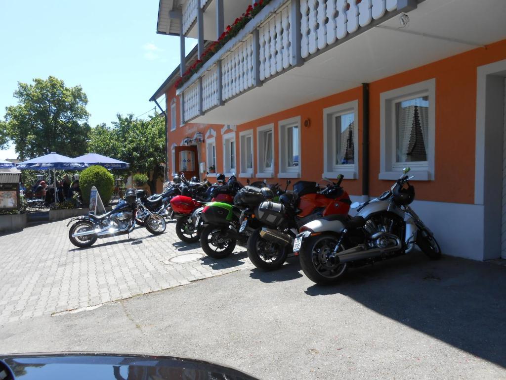 Landgasthof Schuetzen Tengen Exterior foto
